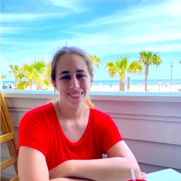 Meet your Posher, Carley - Picture 1 of 3